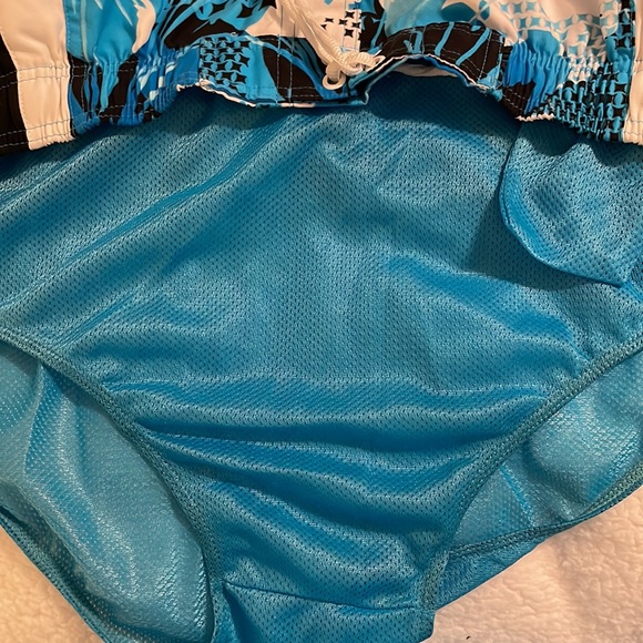 Men’s Nike Swim Trunks - Medium - Picture 6 of 6
